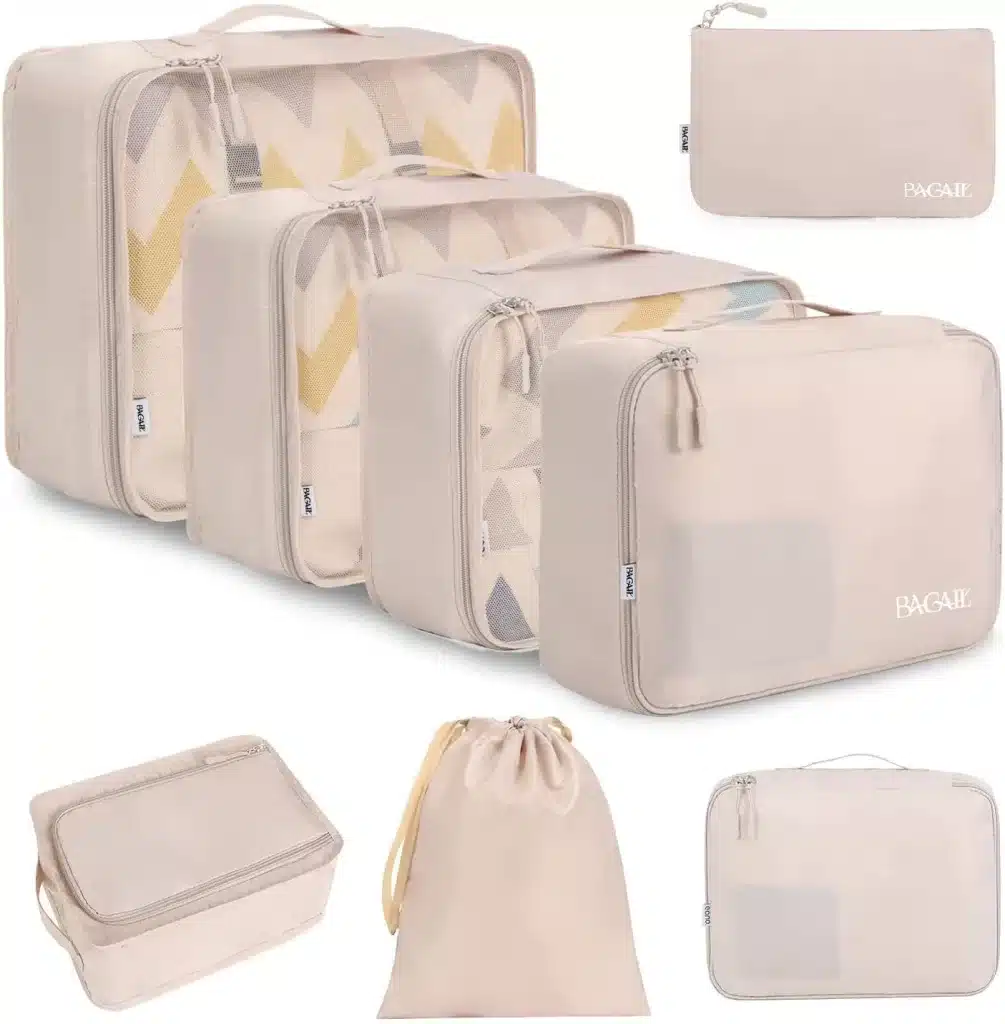 Packing cubes are an efficient packing tip for female travelers. 