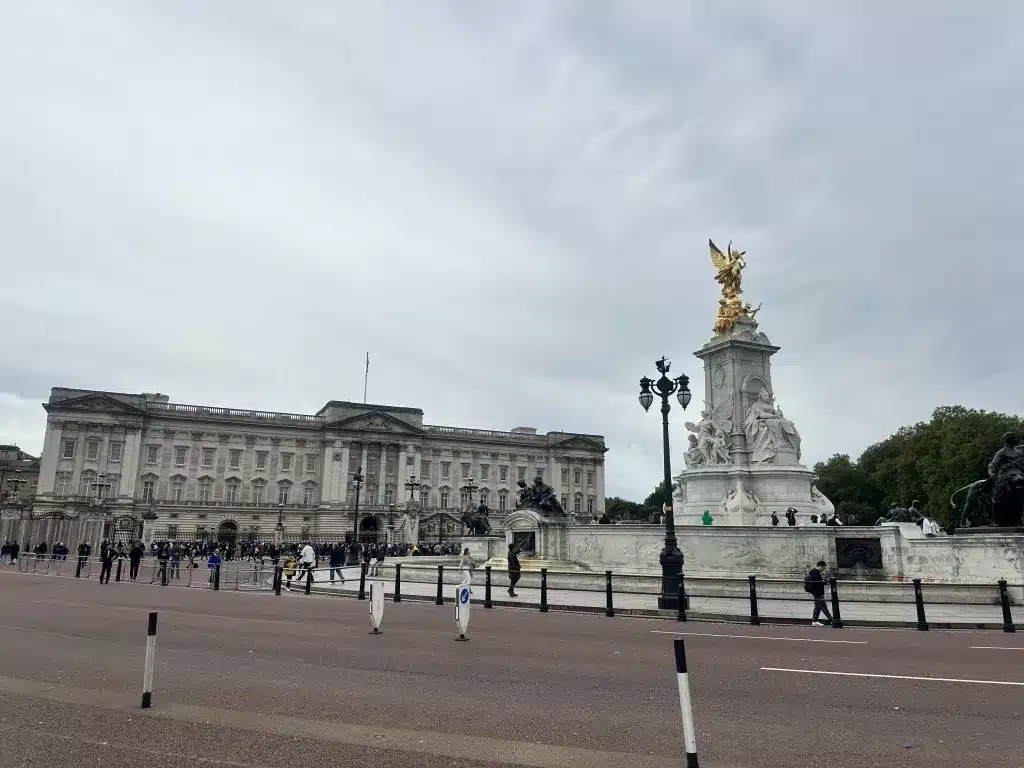 Buckingham Palace is a fun idea for your itinerary for United Kingdom. 