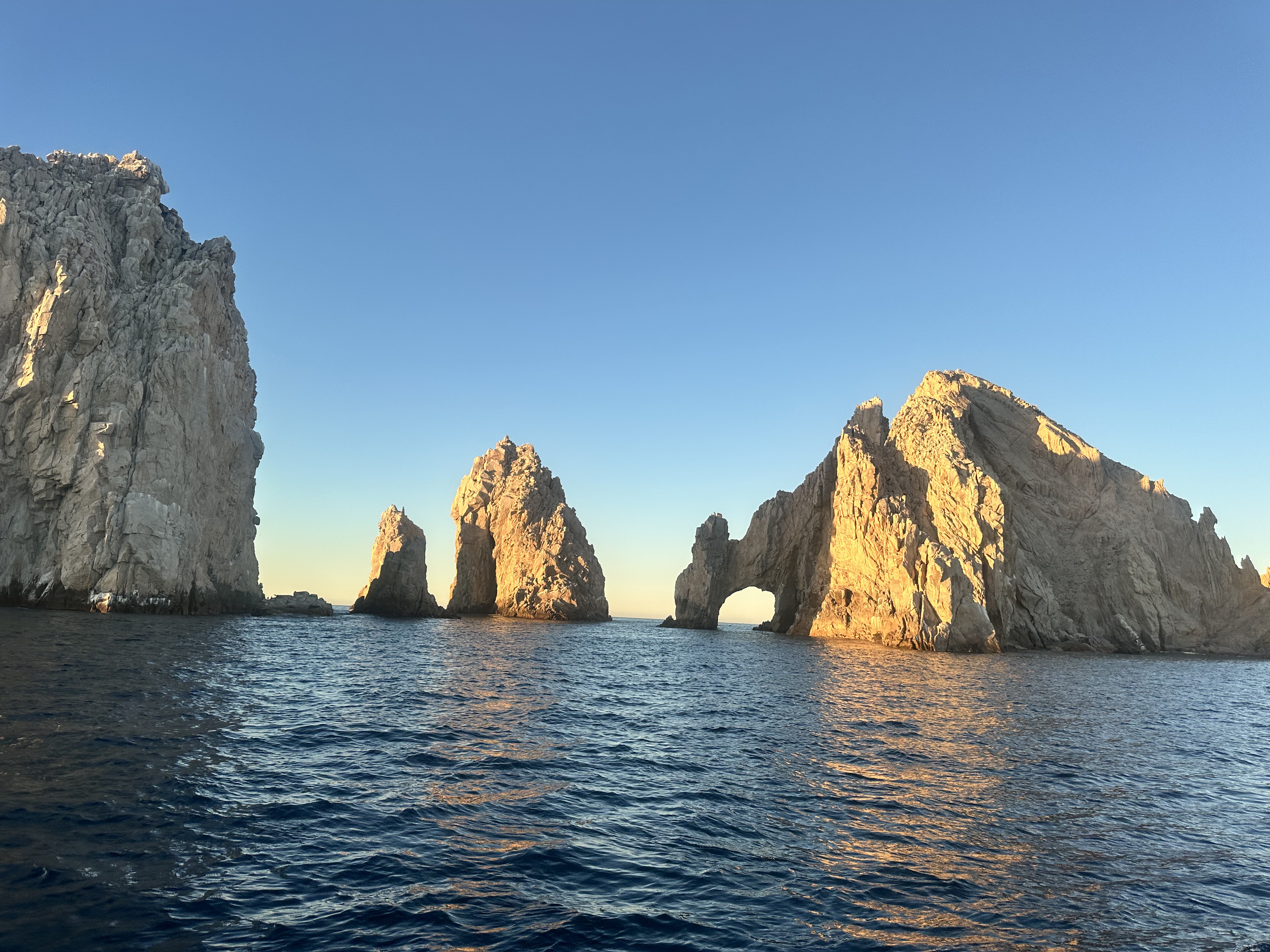 The iconic Cabo San Lucas Mexico Arch, a place with activities for the family including fishing and snorkeling.